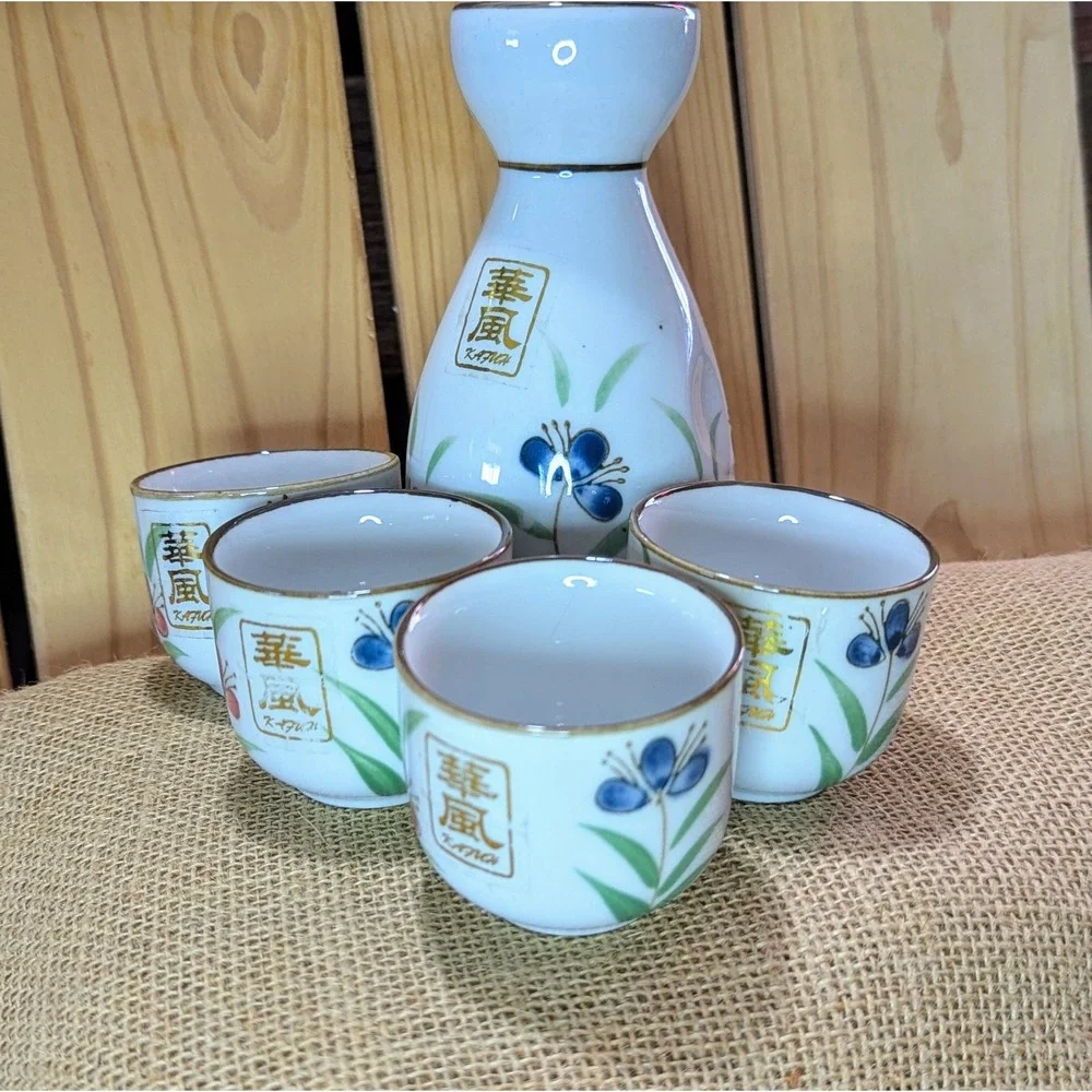 Japanese Tea/Saki Set. Floral  Oriental decoration collectible glassware VTG